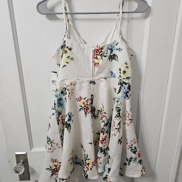 NWT Trixxi dress sz 9. Zip up back, wrap style front. - Picture 5 of 6